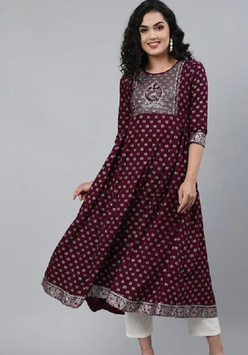 ब्लैक कैज़ुअल वियर वॉशेबल और ब्रीथेबल एम्ब्रॉयडरी प्रिंटेड पैटर्न लेडीज़ कुर्ता