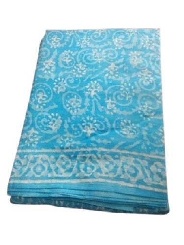 समर लेडीज़ कैज़ुअल वियर स्काई ब्लू और व्हाइट प्रिंटेड कॉटन साड़ी