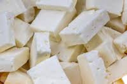 Soft Smooth Textured And Half Sterilized Processed Fresh Paneer, Pack Of 1 Kg 