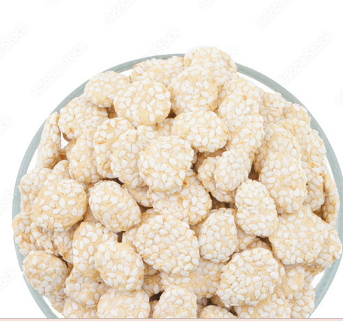 Hygienic Prepared Sweet Taste And No Artificial Colors Jaggery And Til Gajak - 1 Kilogram, Made with 34% Protein, Crispy Crunchy Texture, 5.9g Carbohydrates