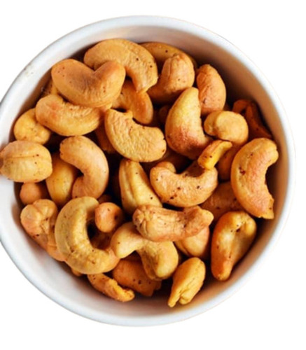 आमतौर पर उगाया जाने वाला शुद्ध और सूखा भुना हुआ काजू