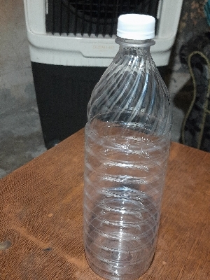 व्हाइट फ़्लोर क्लीनर बोतल