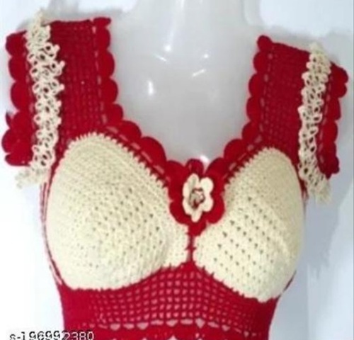 सर्दियों के लिए हस्तनिर्मित लाल और सफेद ऊनी ब्लाउज