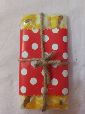 ड्राई फ्रूट्स के साथ 150 ग्राम पैक हेल्दी और स्वादिष्ट चॉकलेट बार