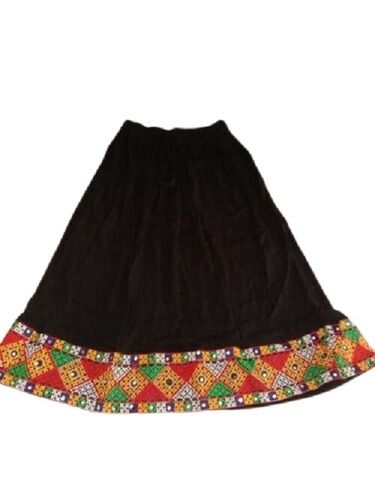 महिलाओं और लड़कियों के लिए जयपुरी लेस रेयॉन लॉन्ग स्कर्ट
