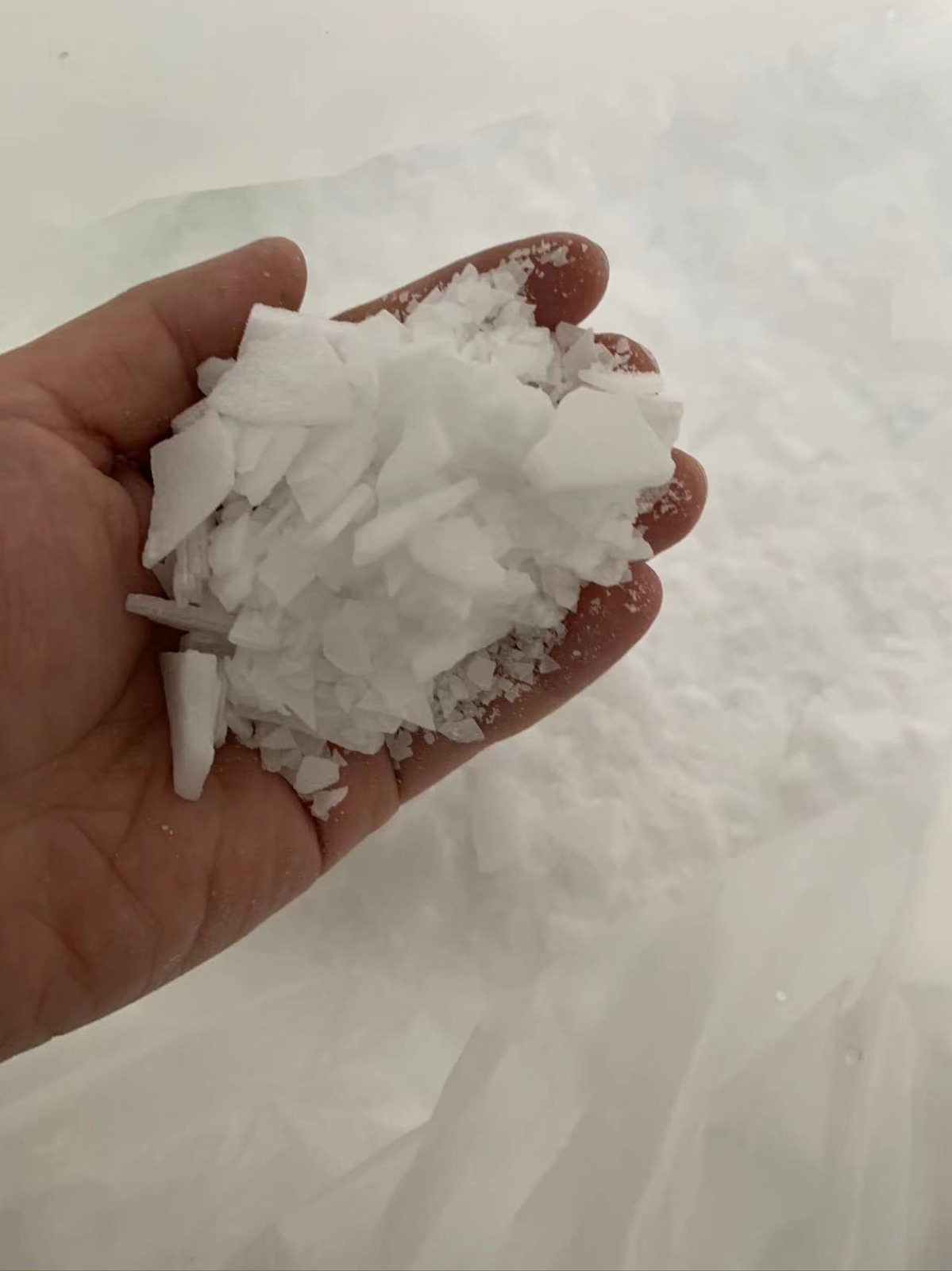 Ammonium Carbonate - CH8N2O3, Industrial Grade Flakes & Lumps for Various Industrial Applications