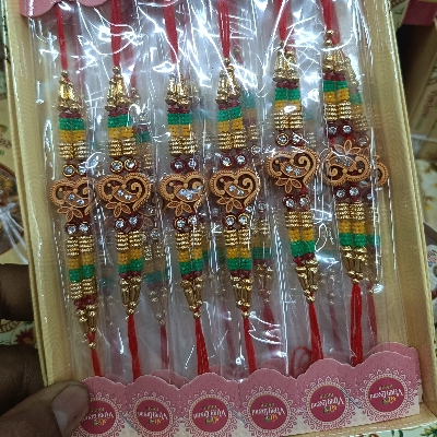 फैंसी स्टड राखी