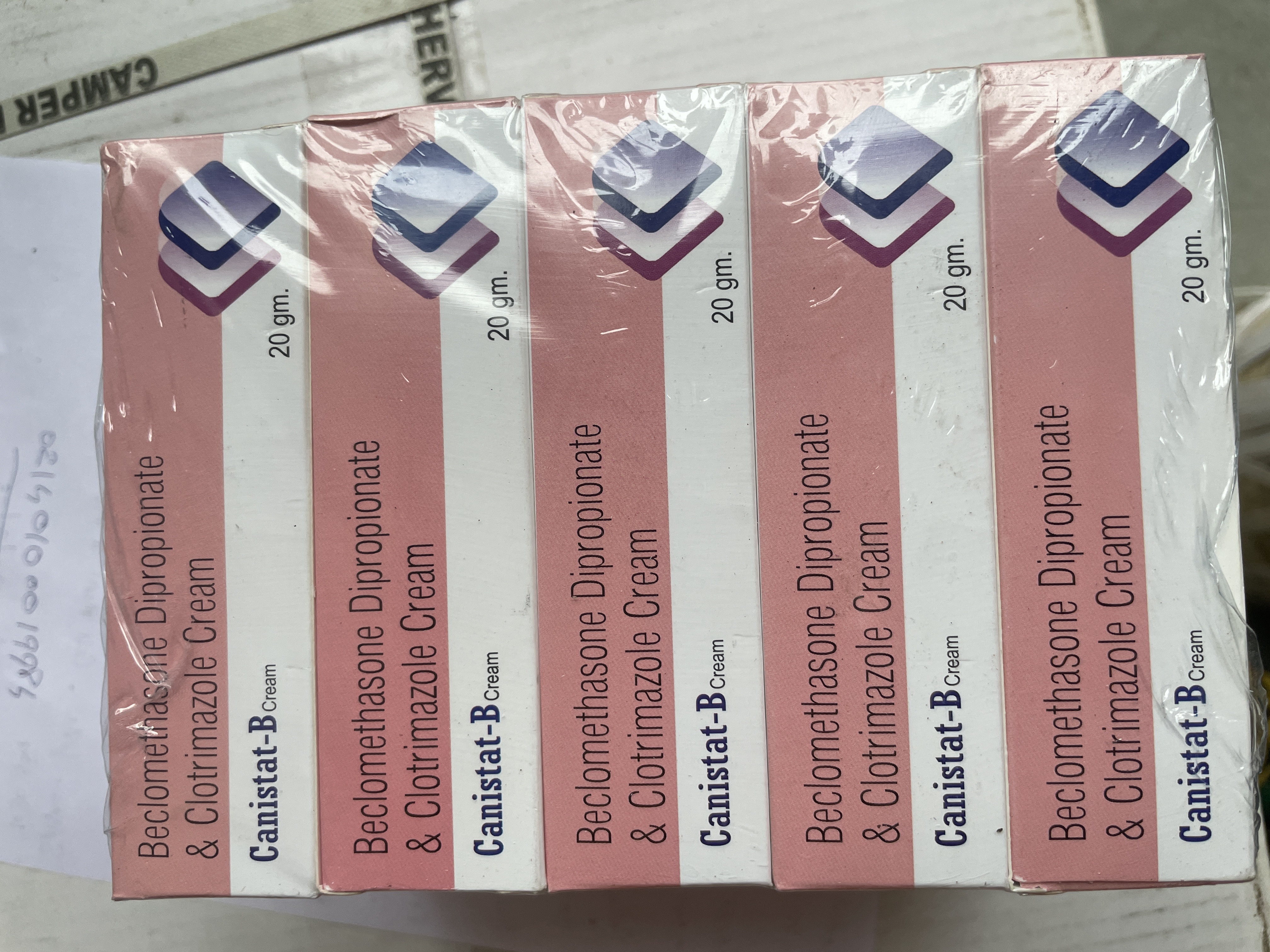 बेक्लोमाथसोन डिप्रोपियेट और क्लोट्रिमाज़ोल क्रीम