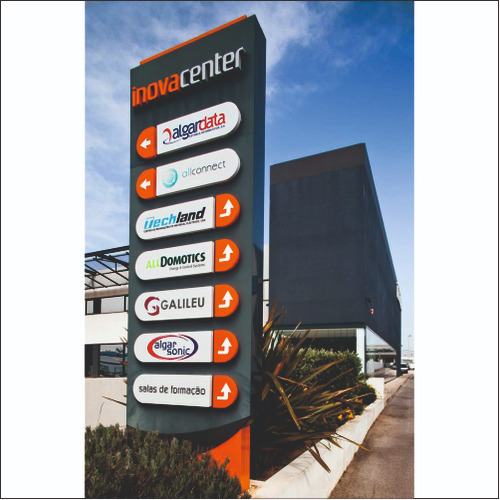 Outdoor Pylon Sign Board - Body Material: Aluminum And Acrylic
