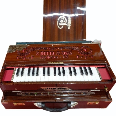 लकड़ी का हरमोनियम