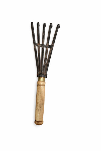 Manual Iron Hand Rake With Wooden Handle