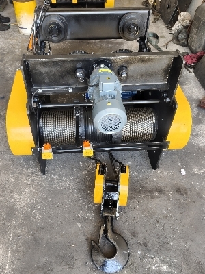 10 Ton Up Down Wire Rope Hoist - Mild Steel, 7m Lift, 6 HP Motor | Yellow and Black, Electric, 10 Ton Capacity
