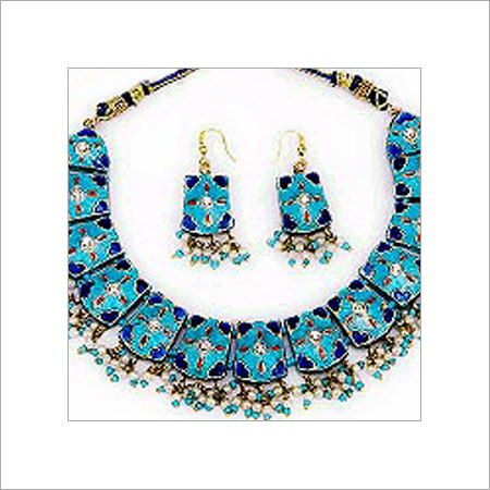 Gems Studded Necklace Set