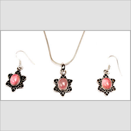 Beautiful Pink Color Pendant With Chain