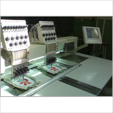 प्रभावी टफ्टिंग एम्ब्रॉयडरी मशीन