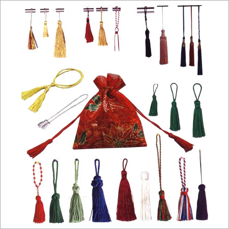 विभिन्न रंगों के डिज़ाइनर टैसल