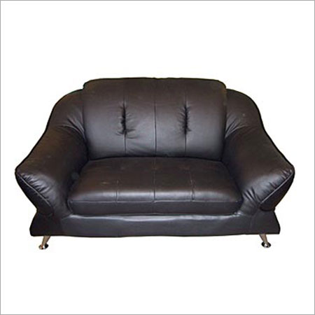 ब्लैक कलर टू सीटर सोफा