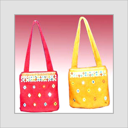 बीडेड कैनवास बैग