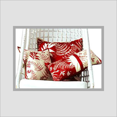 आकर्षक एम्ब्रॉयडरी कुशन