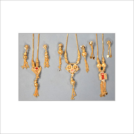 मंत्रमुग्ध करने वाला डिज़ाइन नकली हार