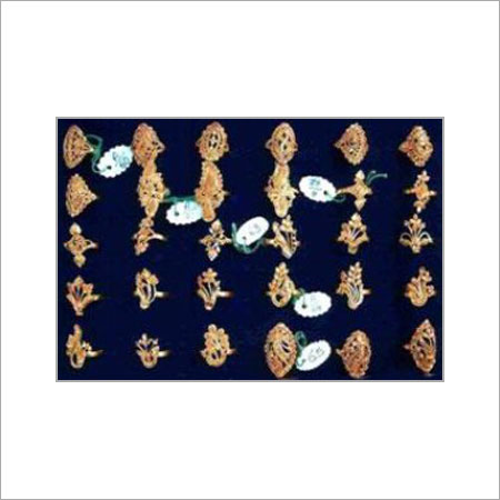 गोल्डन सीमलेस फिनिश इमिटेशन पेंडेंट