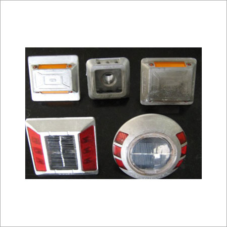 एल्युमिनियम कास्टेड रोड स्टड्स