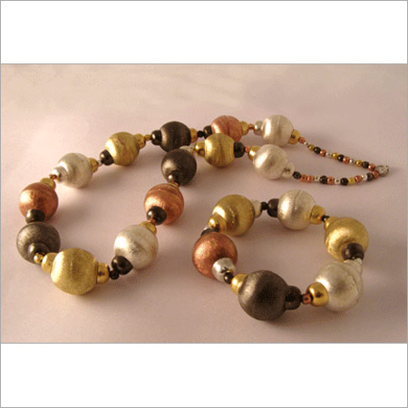 बीडेड ब्रेसलेट