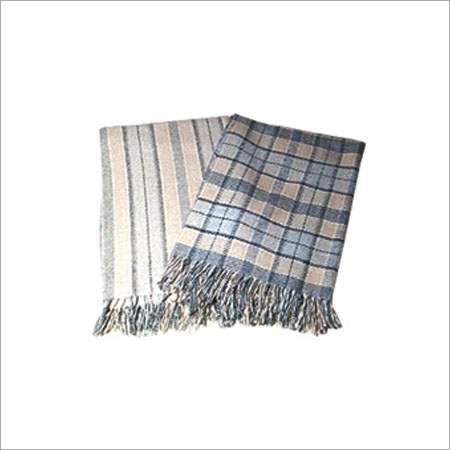 ऊनी फेंकता है