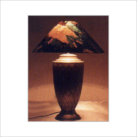 पूरी तरह से पॉलिश किया हुआ कांसा लैम्प