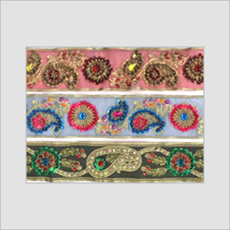 हैंडवर्क के साथ जैक्वार्ड लेस