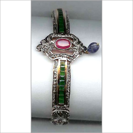 महिलाओं के फैंसी विक्टोरियन कंगन