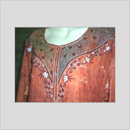 महिलाओं के लिए राउंड नेक एम्ब्रायडरी कुर्तियां