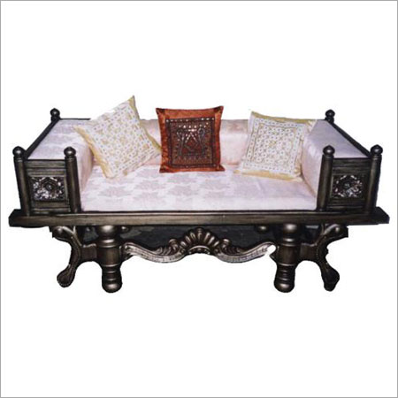 लकड़ी का दीवान