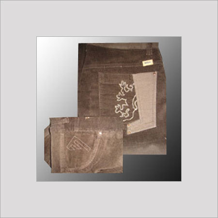 पुरुषों के लिए विभिन्न रंगों में कढ़ाई वाले ट्राउजर उपलब्ध हैं