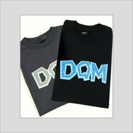 गोल नेक टी-शर्ट