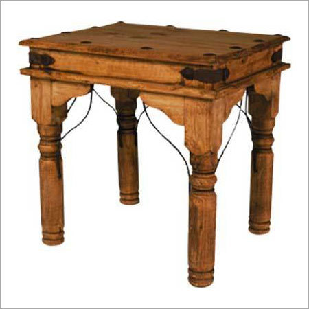 लकड़ी की मेज