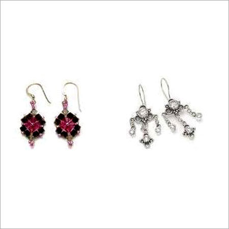 महिलाओं के डिजाइनर महिलाओं के झुमके का आकार: विभिन्न आकार उपलब्ध हैं