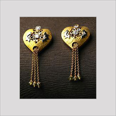 डिजाइनर सोने की बालियां