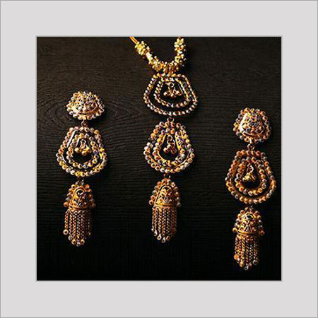 सोने का पेंडेंट सेट