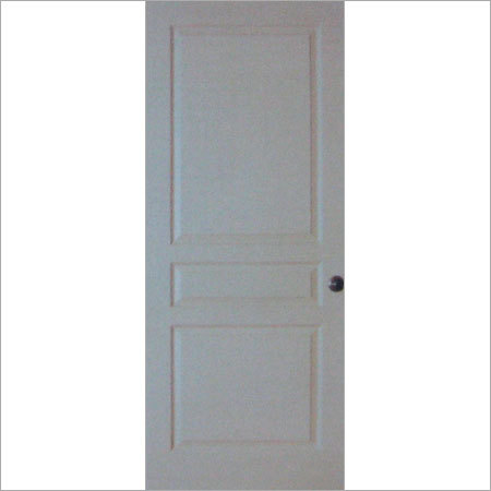 लकड़ी के तीन दरवाजे