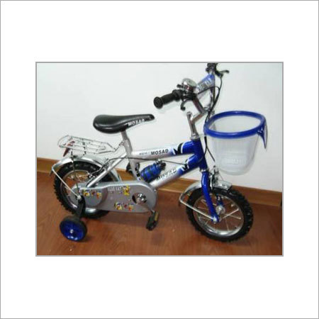 बास्केट के साथ बच्चों की साइकिल लिंग: लड़की