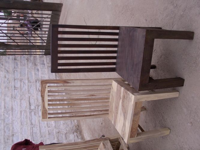 विशेष लकड़ी की कुर्सी