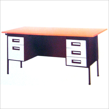 एग्जीक्यूटिव टेबल