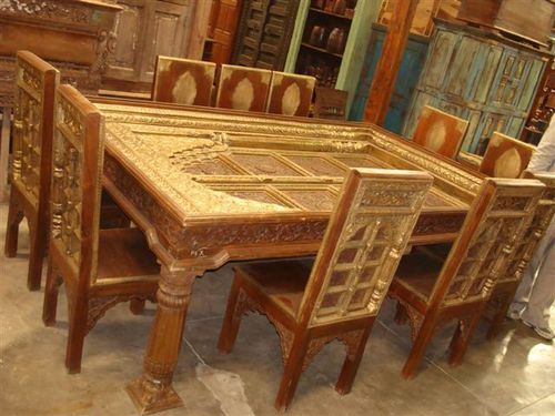 मेटल फिटेड वुडन कार्विंग डाइनिंग सेट