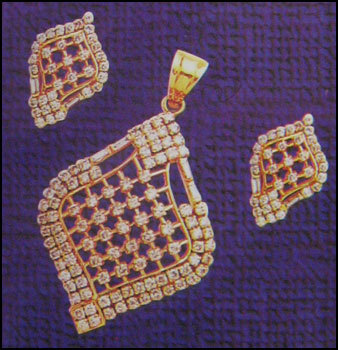 क्लासी गोल्ड पेंडेंट सेट