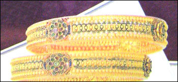 फैशन ट्रेडिशनल गोल्ड बैंगल सेट