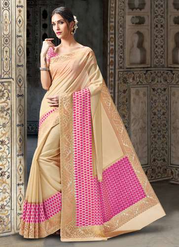 मेघदूत पारंपरिक बेज और गुलाबी रंग की कांचीपुरम बुनी हुई साड़ी