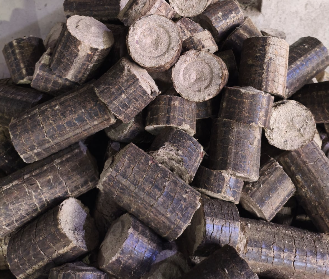 Industrial Grade White Coal - Ash Content (%): 1.02