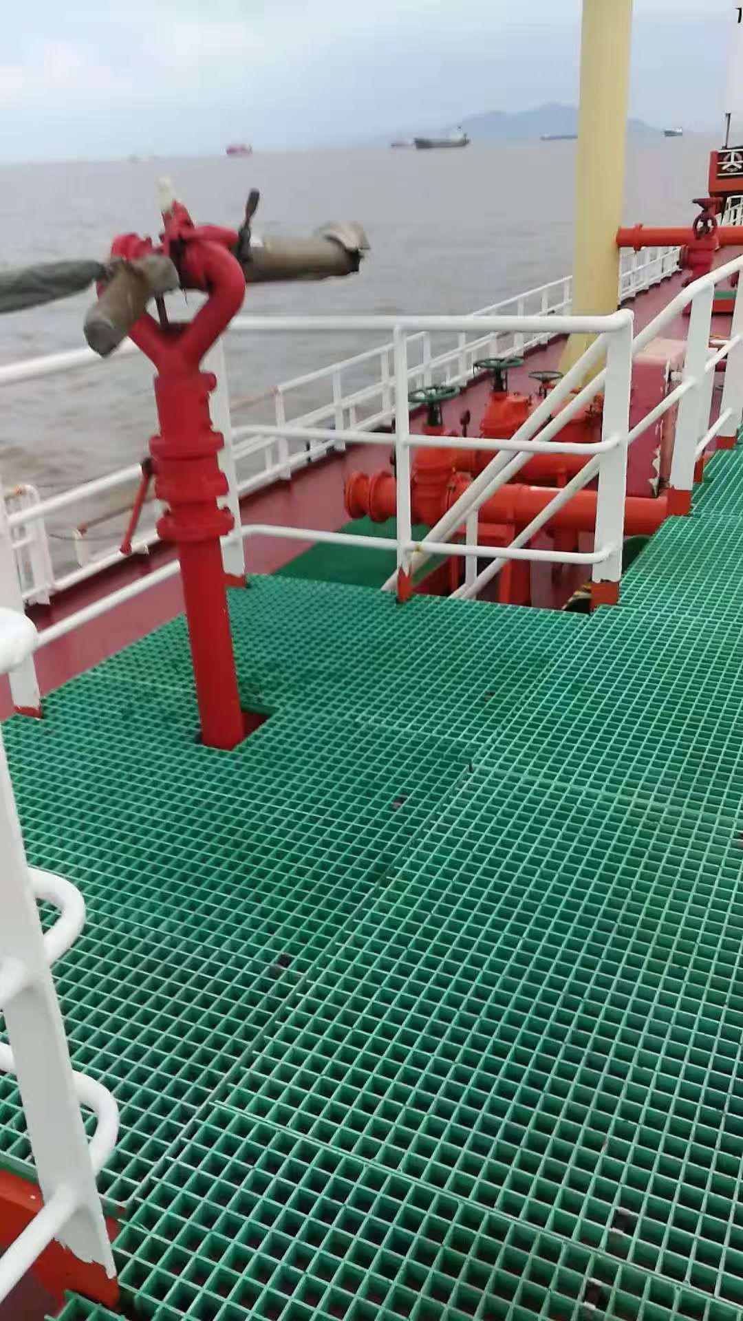  आयताकार एफआरपी मोल्ड ग्रेटिंग, आकार 1007 X 3007 मिमी, वजन 13 किलोग्राम/एम 2, ग्रे रंग 