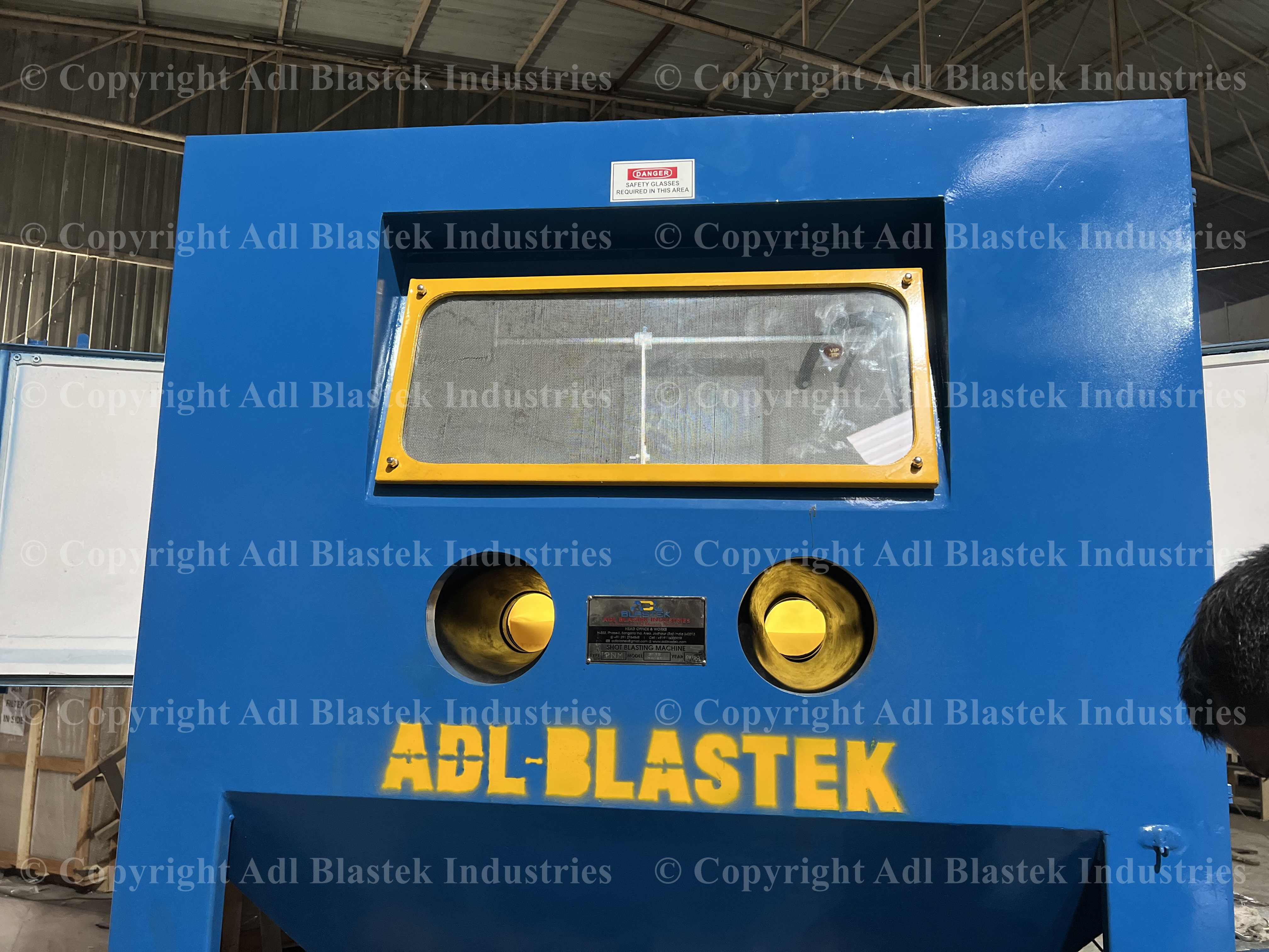 Cabinet Type Suction Blasting Machine Voltage: 380 V